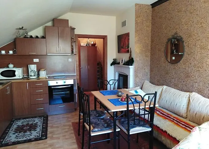 апартамент, студио хрис, лъки 公寓式酒店 潘波洛沃